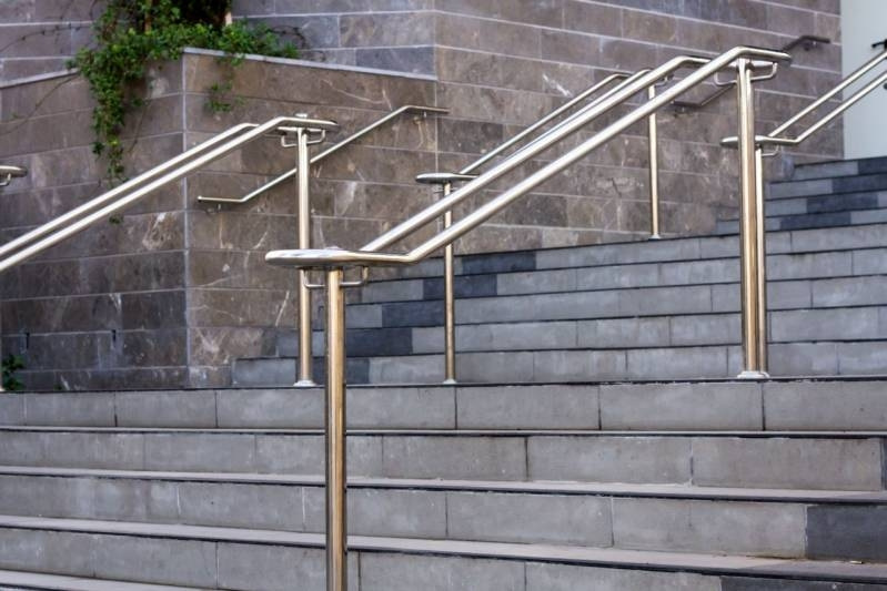 Corrimão de Escada de Ferro Galvanizado Valor Franca - Corrimão Duplo Acessibilidade