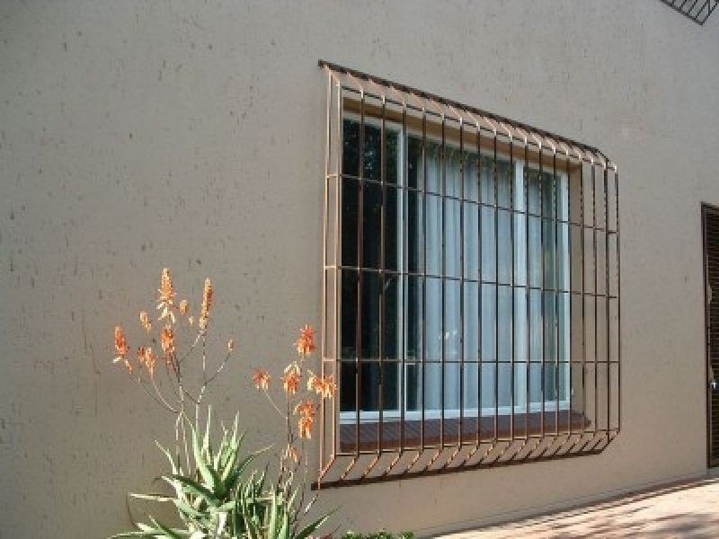 Grade de Ferro para Proteção de Porta Preço Jardim Santa Helena - Grade de Proteção para Porta